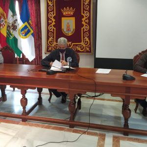 Ayuntamiento e I.E.S Salmedina firman un acuerdo de colaboración para que el edificio San Fernando acoja la formación profesional básica en cocina y restauración.