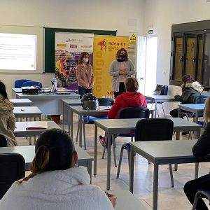 10 personas participan desde hoy en un curso de Fademur que sirve de presentación en Chipiona del programa Ruraltivity