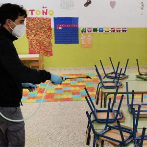 Planificación realizará una actuación puntual de desinfección y tratamiento viricida en varias aulas de dos centros educativos