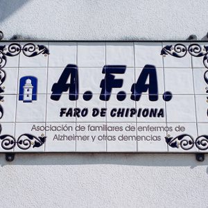 Usuarios y trabajadores del centro Alzheimer de Chipiona a la espera de la segunda dosis de la vacuna contra la covid-19