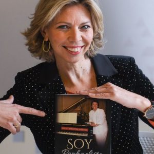 Crónica de la agencia EFE sobre el libro «Soy raphaelista» de Marina Bernal