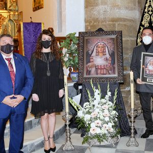 El pintor Antonio Montiel presenta el cartel conmemorativo de la Hermandad de Los Dolores de Álora