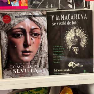 Y la Macarena se vistió de luto, y Cómo llora Sevilla, los dos libros más vendidos en la Semana Santa de Sevilla