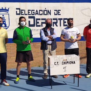 Antonio Lamoca se impone en un Torneo de Tenis de Primavera de Chipiona que ha contado con 27 participantes