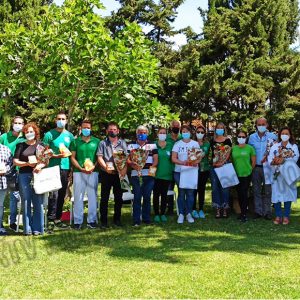 Reconocimiento de los alumnos de educación especial del Virgen del Pilar a Acitur y Farmacia La laguna por su labor en la pandemia