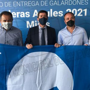 Lucas Díaz asiste al acto oficial de entrega de las Banderas Azules que ondearán en la costa chipionera