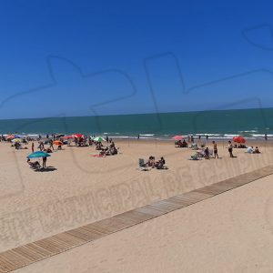 Arranca la temporada alta en las playas de Chipiona en lo que será el segundo verano con medidas preventivas por la pandemia