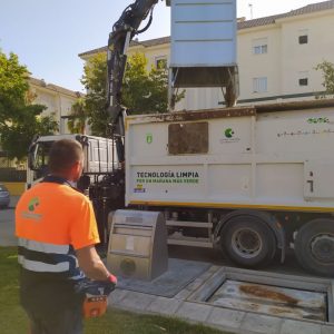 Tano Guzmán anima a seguir la línea ascendente del reciclaje de residuos en Chipiona