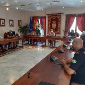 El capitán marítimo de Sevilla visita Chipiona para una reunión de coordinación de la seguridad durante el verano