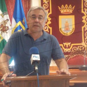Pepe Mellado informa sobre la oposición municipal a la preinstalación de módulos prefabricados en Puerto Chipiona