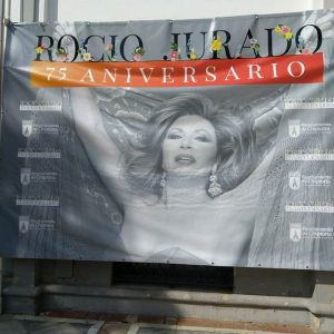 Chipiona comienza a celebrar la semana dedicada a recordar a Rocío Jurado sin que el Ayuntamiento se dé por enterado de su verdadera edad, 78 años