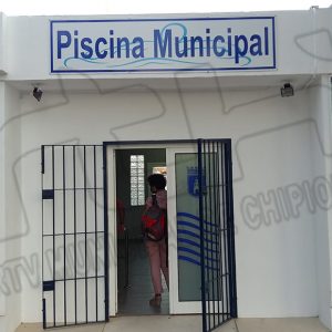 La piscina municipal de Chipiona ha vuelto hoy a abrir sus puertas