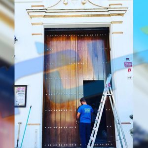 La Hermandad del Cristo de las Misericordias estrena nueva puerta de acceso a su capilla