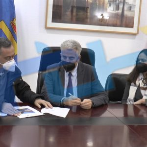 Ayuntamiento de Chipiona y Grupo de Acción Local Pesquera firman la certificación final de la subvención de los paneles informativos de los corrales