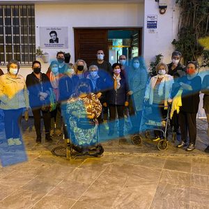 Una veintena de personas de más de 60 años han iniciado un taller de radio enfocado al envejecimiento activo