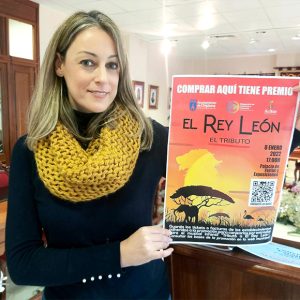 María Naval anima a participar en la campaña ‘Estas navidades comprar en Chipiona tiene premio’ que canjea entradas para el musical ‘El Rey León. El Tributo’