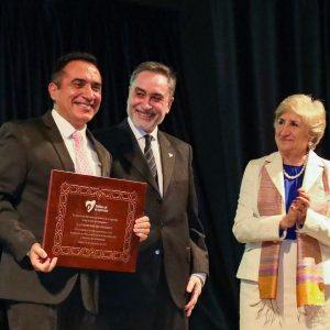“Antonio Montiel, el pintor del alma”, nombrado “embajador” y premiado por su solidaridad por el Teléfono de la Esperanza