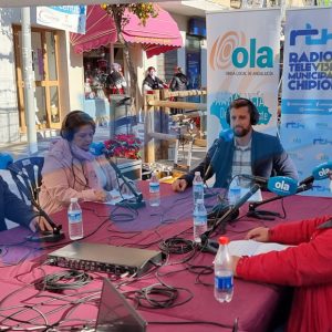 EMA-RTV y Radio Chipiona concluyen el taller de radio ‘Mayores en la Onda’ con un programa en la calle realizado por los propios alumnos