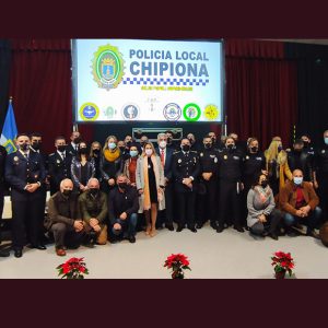 Presentados los ocho policías locales de Chipiona de la promoción 2021 en un acto con reconocimientos a otros cuatro agentes