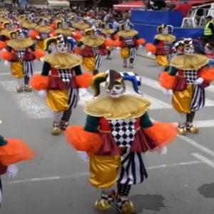 Cabalgata del carnaval adelantada al sábado en la que el primer premio de grupos se lo llevó la Peña Peñita con ‘Patxukines’