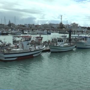 La flota pesquera de Chipiona continúa hoy parada a la espera de nuevas reuniones que concreten los acuerdos