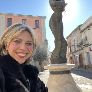 Presentación en Jerez del libro Lola el brillo de sus ojos de Marina Bernal en el centenario del nacimiento de Lola Flores