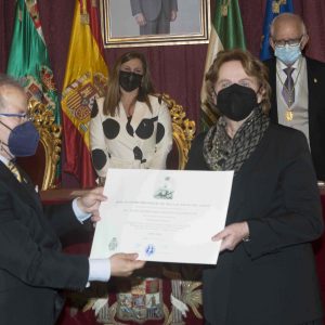 Liliane Dahlmann ingresa en la Real Academia Provincial de Bellas Artes tras una vida dedicada a la Fundación Casa Medina Sidonia