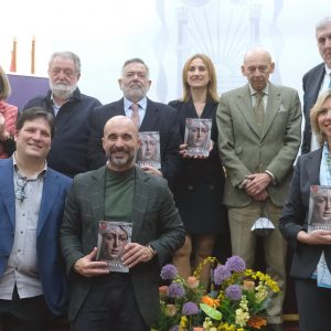 Gran éxito en la presentación en el Ateneo el libro “Cómo llora Sevilla” en el 75 aniversario de su aparición