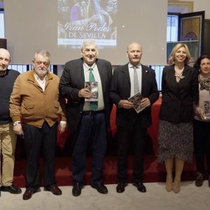 En la Casa Hermandad del Gran Poder se presentó con lleno y éxito absoluto en la tarde del lunes día 28 de marzo el libro Gran Poder de Sevilla