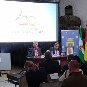 La Cooperativa Católico Agrícola presenta a la población de Chipiona el programa conmemorativo de su centenario