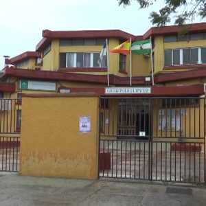 Isabel María Fernández anuncia que la Junta ha solicitado la licencia de obra para el arreglo de la zona incendiada del colegio Lapachar