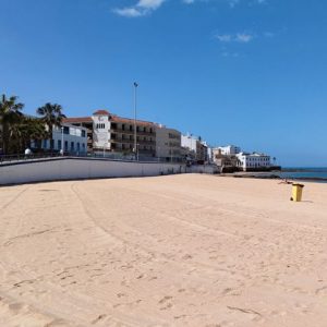 Luis Mario Aparcero confirma que Costas volverá a encargarse de la nivelación de arena en la playa de la Cruz del Mar