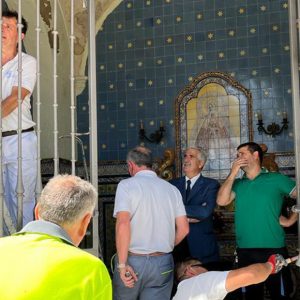 Adecentamiento exprés del Humilladero tras el siniestro de esta madrugada que ha dañado la cancela de entrada y el techo