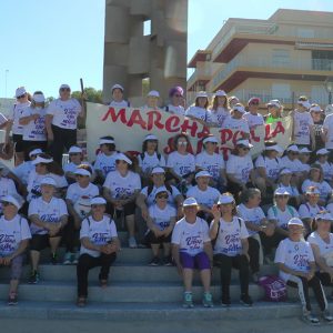 Chipiona pone en primer plano la salud de las mujeres con una marcha y un taller de pilates en la playa de Regla