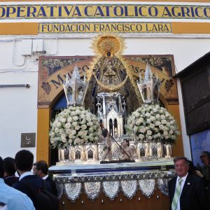 Dos años sin procesionar por motivos de la pandemia, Chipiona y su patrona, la Virgen de Regla, con una empresa centenaria