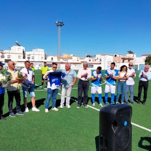 Chipiona C.F. y Delegación de Deportes homenajearon a Paco Mancilla en el último partido de la temporada del equipo senior
