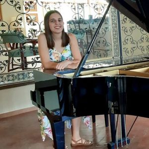 La pianista chipionera María del Carmen Lorenzo ofrecerá mañana un concierto de piano dentro del Festival de Música Ciudad de Chipiona