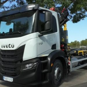 Presentado un nuevo camión multilift para el servicio de recogida de basura de Chipiona