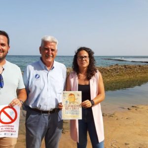 Una campaña municipal trata de evitar el daño que ocasionan las camaroneras en los corrales de pesca de Chipiona