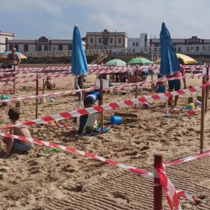 Una veintena de participantes en el primer Concurso de castillos de arena de la Delegación de Playas