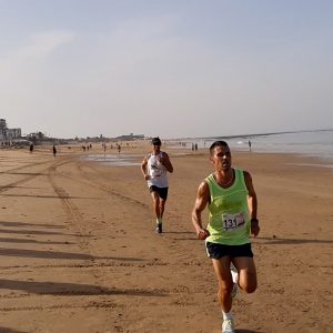 El chipionero Samuel Lorenzo se impone en la Carrera Popular Playa de Regla con Virginia Carrasco como primera fémina