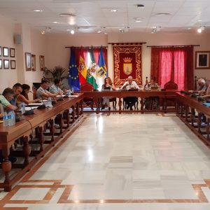 El primer Consejo Escolar Municipal de curso en Chipiona establece el 31 de octubre, el 5 de diciembre y el 14 de abril como días no lectivos