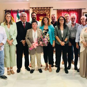 Caridad Miranda Carrera ha recibido hoy su homenaje como Mujer Rural de Chipiona en reconocimiento a su trayectoria como agricultora y viticultora