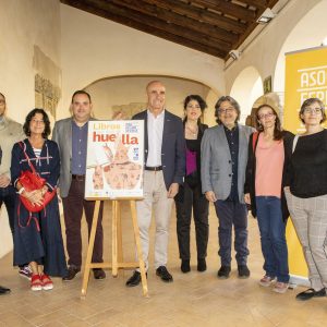 La entrega  del I Premio de Novela Almudena Grandes y una lectura colectiva en homenaje a la escritora abren este jueves la edición de 2022 de la Feria del Libro de Sevilla