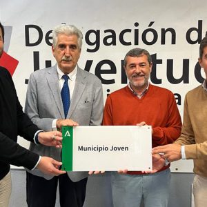 Chipiona cuenta desde hoy con el distintivo ‘Municipio Joven’ que otorga la Junta de Andalucía