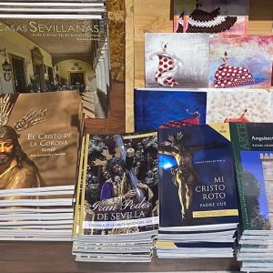 Mi Cristo Roto del padre Cué distribuido ya en todas las librerías de España como regalo ideal de Navidades y Reyes