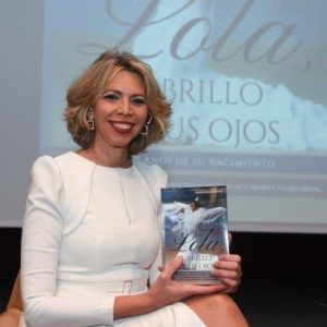 Comienza el 2023, año de Lola Flores en Jerez, con una nueva edición del libro Lola el brillo de sus ojos dedicado al centenario
