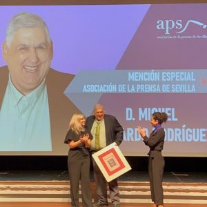 El periodista Miguel Gallardo distinguido en los Premios de la Asociación de la Prensa de Sevilla