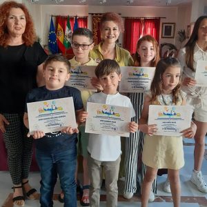 La Delegación de Educación entrega los premios del Concurso Literario Escolar de Chipiona