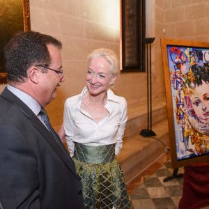 La pintora alemana Uta Geub presenta ‘En cuerpo y alma’, una obra que se enmarca en el estilo del cubismo pop para el cartel del Ayuntamiento de Sevilla del Corpus Christi de 2023